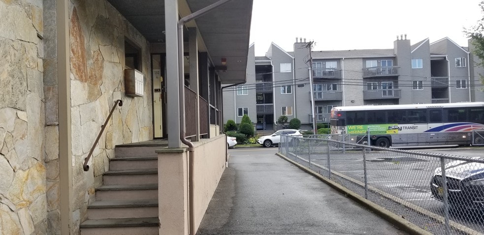 More Photos Of 16 Jefferson St, Hackensack Office Residential For Lease