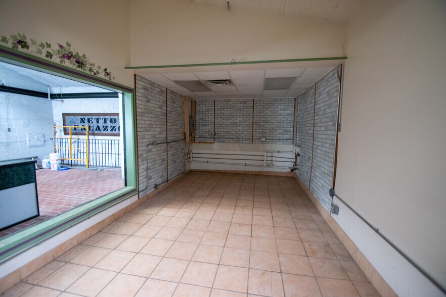 More Photos Of 300 4th St, Algoma Apartments For Sale