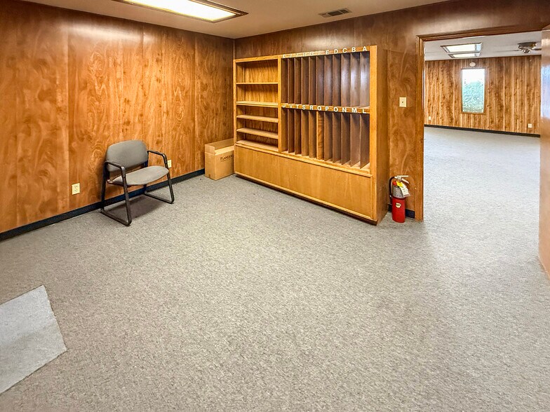 More Photos Of 103 NE Avenue L, Andrews Office For Sale