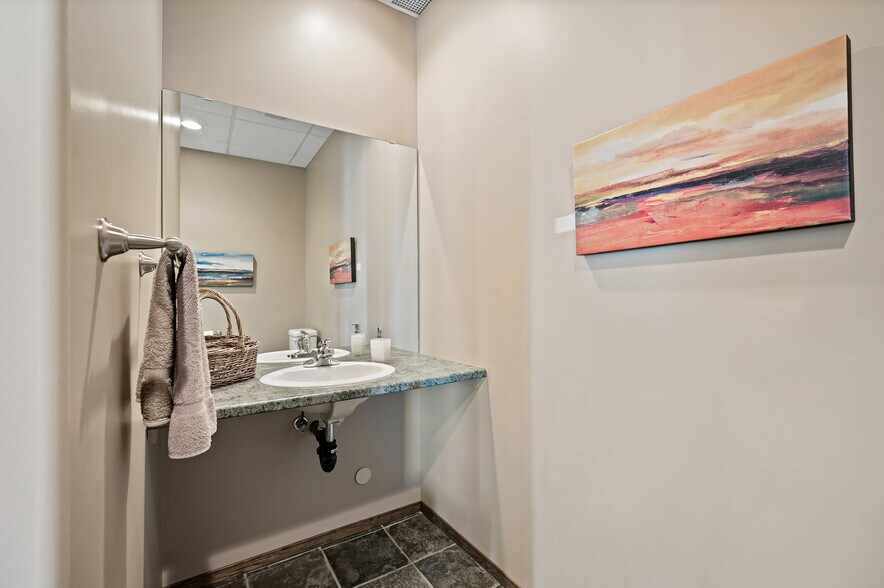 More Photos Of 150 Chippewa Rd, Sherwood Park Flex For Sale