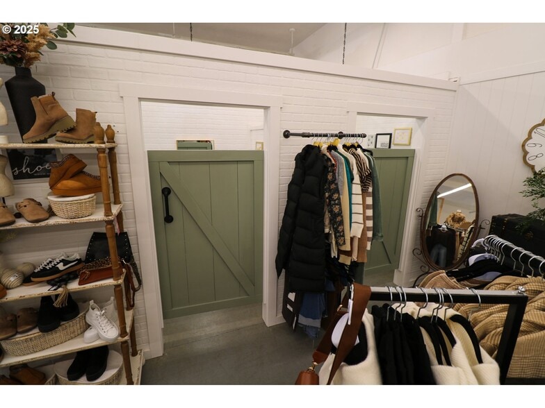 More Photos Of 790 N Bayshore Dr, Coos Bay Freestanding For Sale