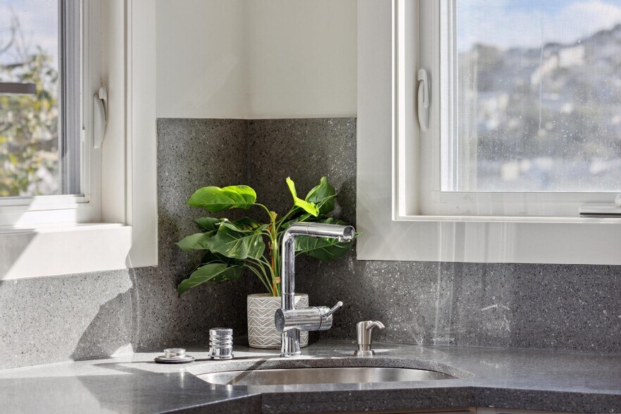 More Photos Of 31-33 Cuvier St, San Francisco Apartments For Sale