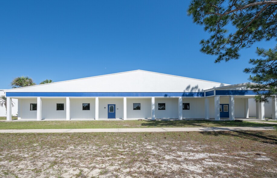 More Photos Of 909 W 39th St, Panama City Manufacturing For Lease