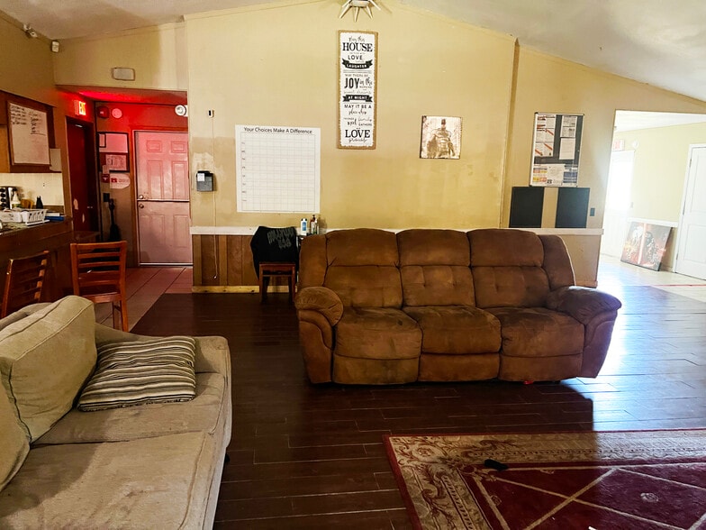 More Photos Of 15833 N US Highway 301, Citra Lodge Meeting Hall For Sale