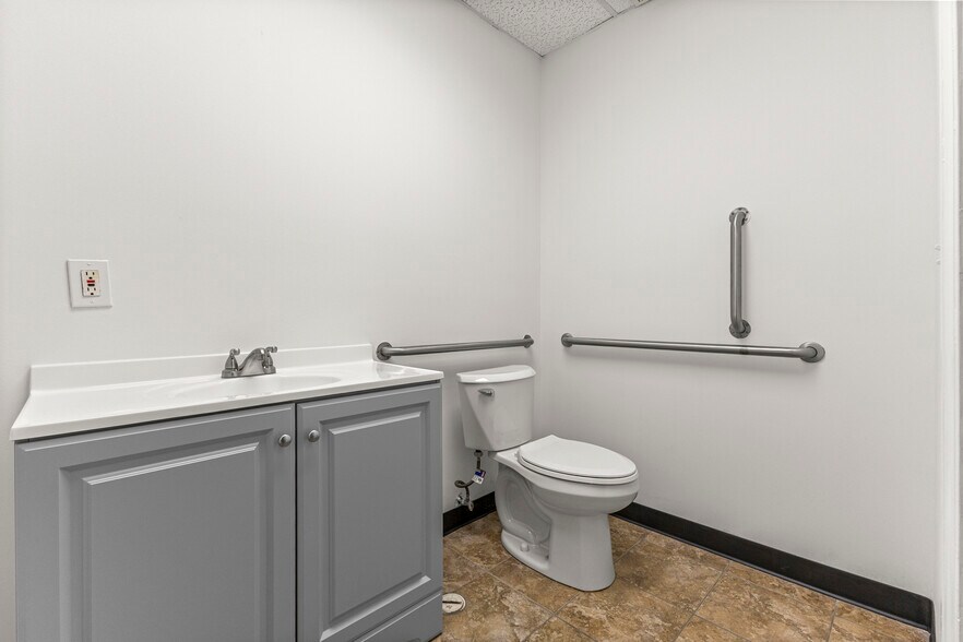 More Photos Of 10433 W McNichols Rd, Detroit Storefront Retail Office For Lease