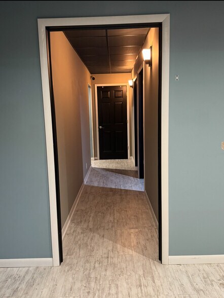 More Photos Of 11 N Meridian St, Washington Office For Sale
