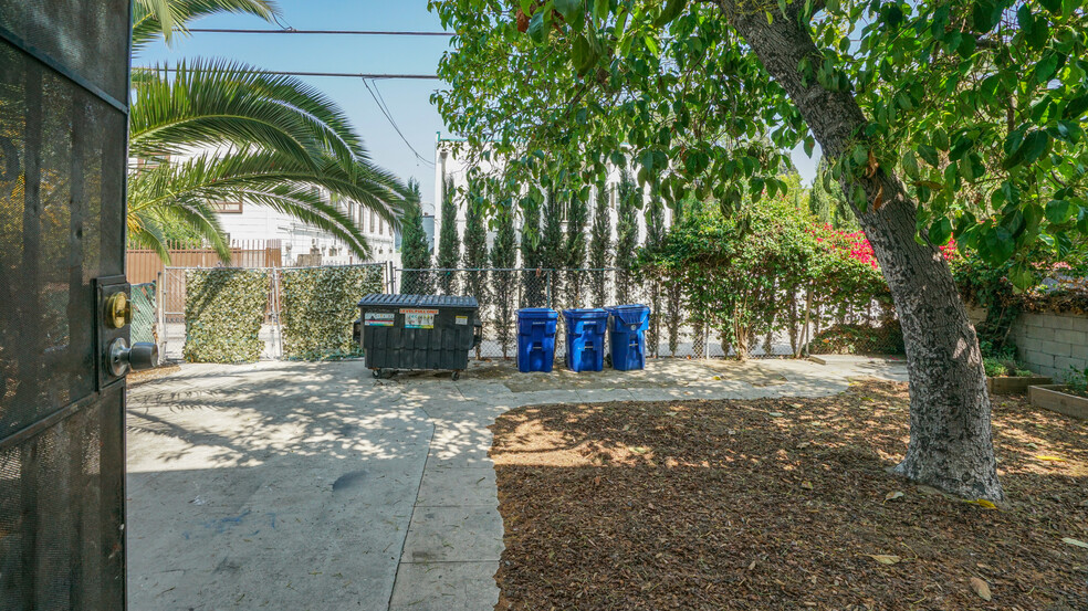 More Photos Of 2617 Jeffries Ave, Los Angeles Apartments For Sale