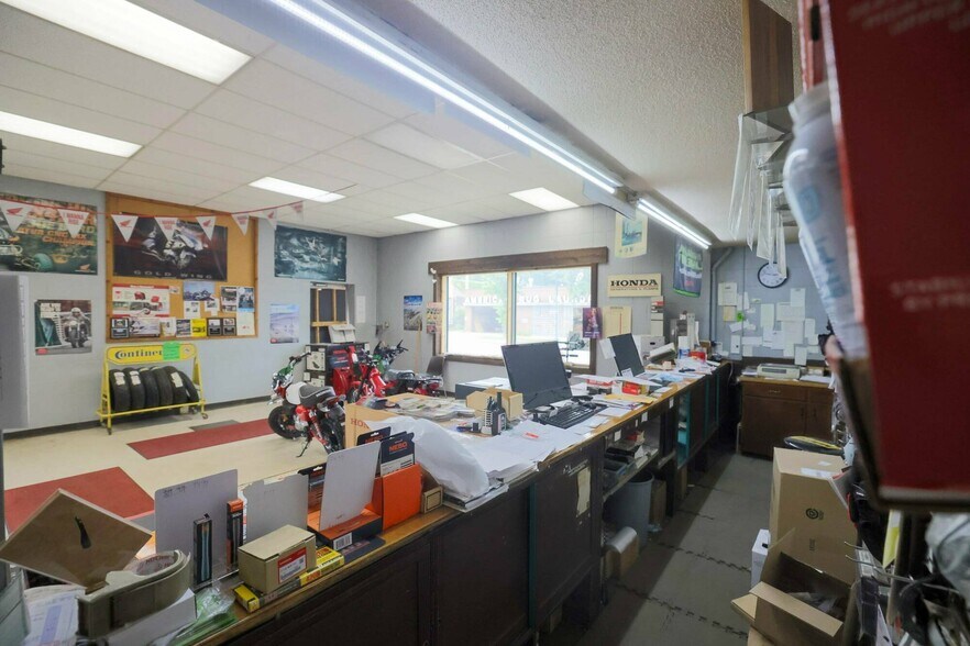 More Photos Of 4215 E Lake St, Minneapolis Freestanding For Sale