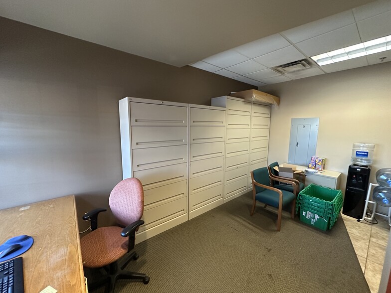 More Photos Of 5533 E Bell Rd, Scottsdale Office For Sale