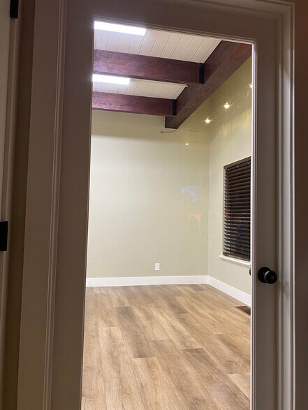 More Photos Of 924 Incline Way, Incline Village Office For Lease