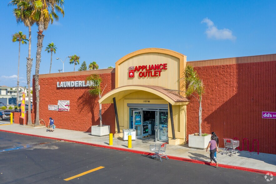 More Photos Of 1527 Mission Ave, Oceanside General Retail For Lease