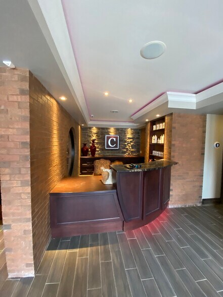 More Photos Of 424 Waterloo St, London Medical For Sale