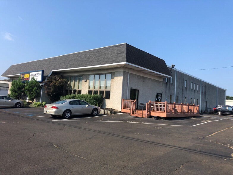 More Photos Of 400 Mack Dr, Croydon Flex For Lease