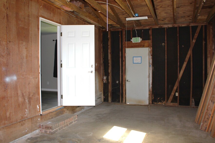 More Photos Of 1402 Rucker Blvd, Enterprise Office For Sale