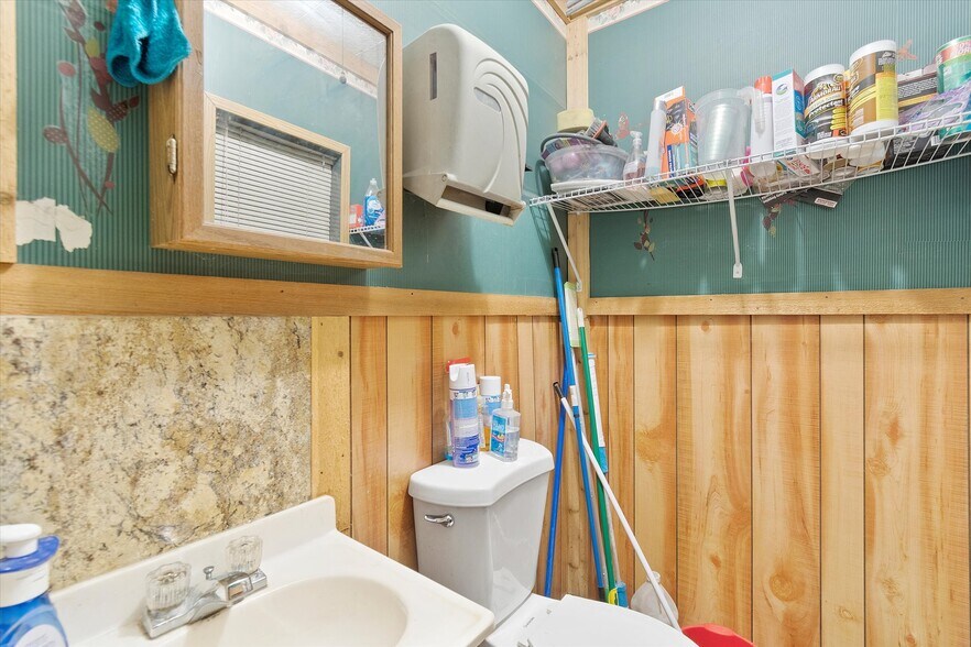 More Photos Of 101 Academy St, Kelso Distribution For Sale