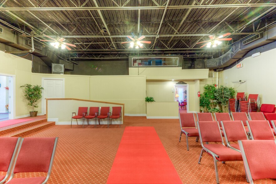 More Photos Of 1109 E Memphis St, Broken Arrow Religious Facility For Lease
