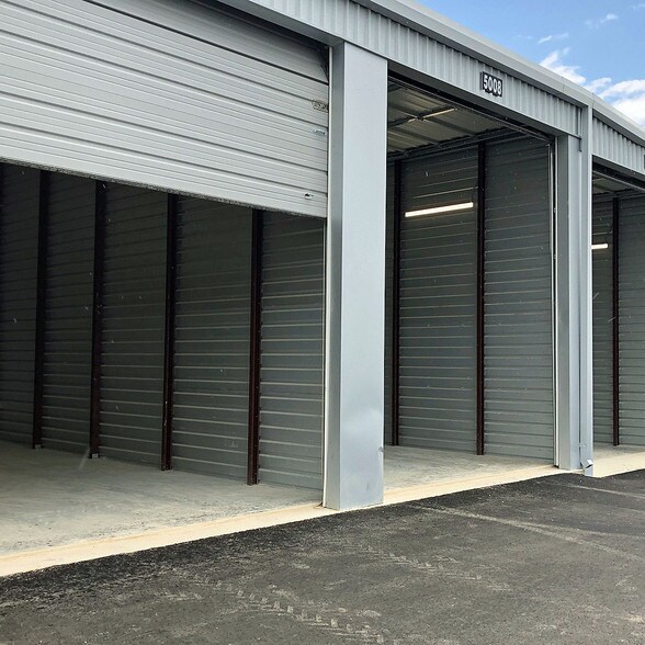 More Photos Of 6923 W Loop 1604, San Antonio Self Storage For Lease