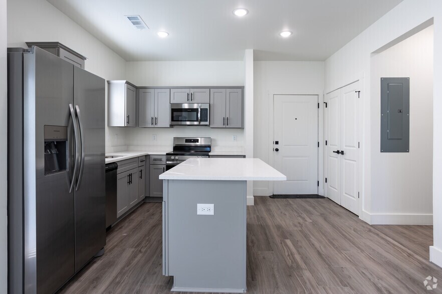 More Photos Of 300 Elm St, Hogansville Apartments For Sale