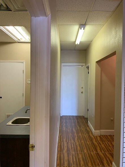 More Photos Of 126 Shadow Mountain Dr, El Paso Restaurant For Lease