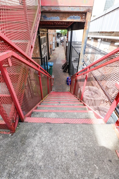 More Photos Of 109 S Main St, Gainesville Restaurant For Sale