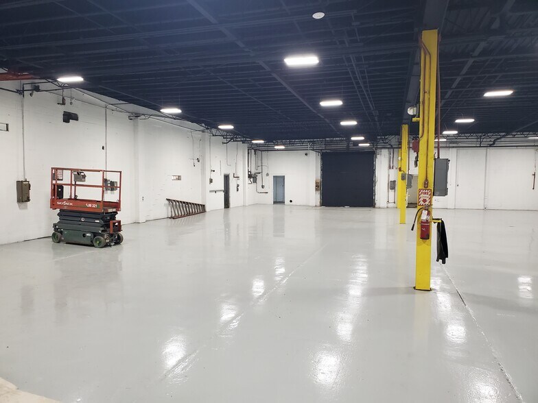 More Photos Of 6550 W Ridge Rd, Erie Warehouse For Lease