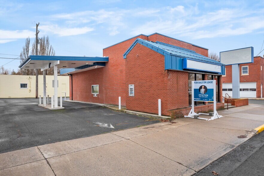 More Photos Of 639 Morgan St, Davenport Bank For Lease
