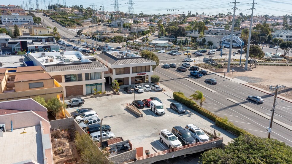 More Photos Of 901 N Pacific Coast Hwy, Redondo Beach Medical For Lease