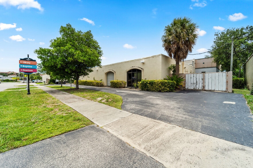 More Photos Of 139 NW 3rd St, Boca Raton Light Manufacturing For Sale