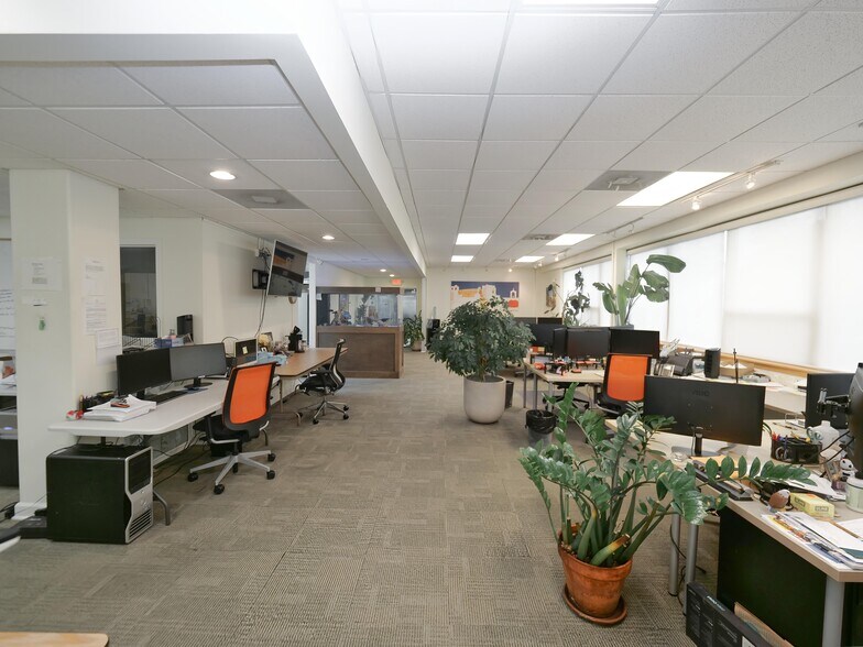 More Photos Of 7300 N Cicero Ave, Lincolnwood Loft Creative Space For Sale