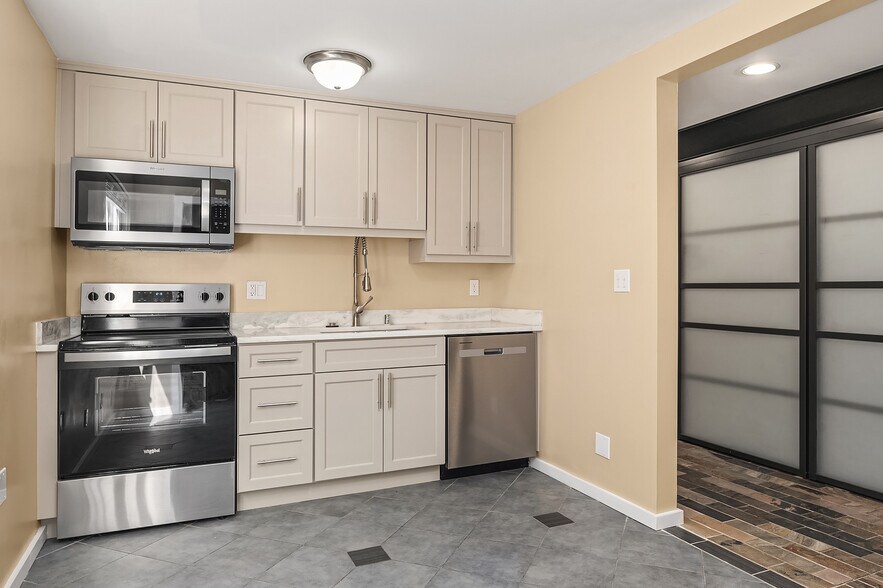 More Photos Of 1510 NE 170th St, Shoreline Apartments For Sale