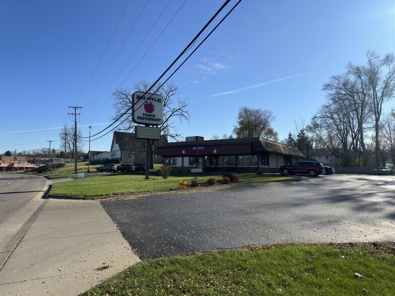 More Photos Of 1427 W Galena Ave, Freeport Freestanding For Sale