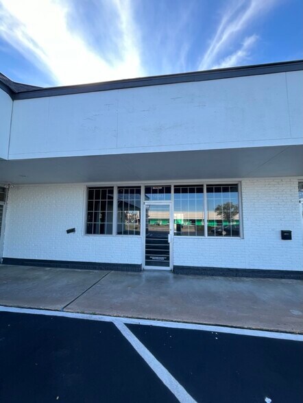 More Photos Of 1905 S Dairy Ashford, Houston Freestanding For Lease