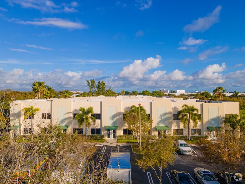 More Photos Of 3677 23rd Ave S, Lake Worth Warehouse For Lease