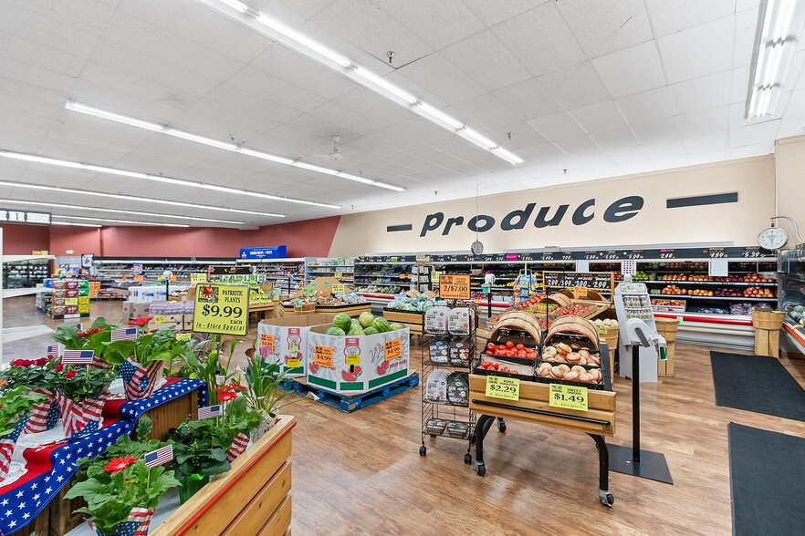 More Photos Of 2330 Menasha Ave, Manitowoc Supermarket For Sale