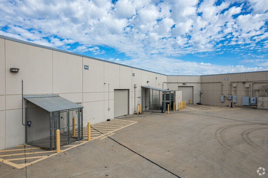 More Photos Of 2240 Campbell Creek Blvd, Richardson Unknown For Lease