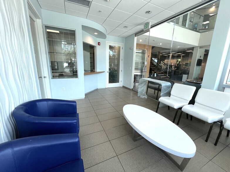 More Photos Of 2068 Hawthorne St, Sarasota Medical For Lease