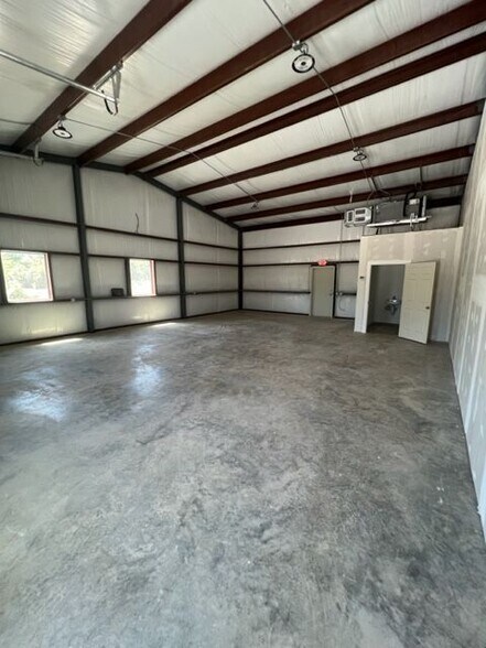 More Photos Of 4230 US-67, Cleburne Warehouse For Lease