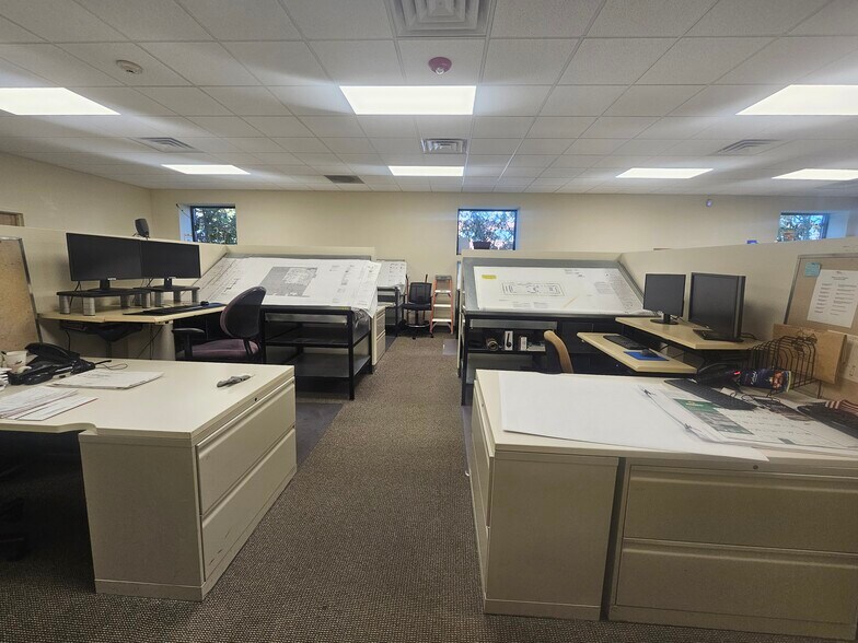 More Photos Of 125 S Wellwood Ave, Lindenhurst Office For Lease