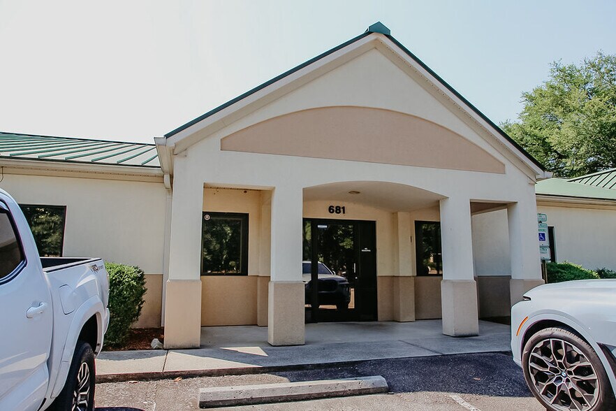 More Photos Of 670 SW Broad St, Southern Pines Office For Lease