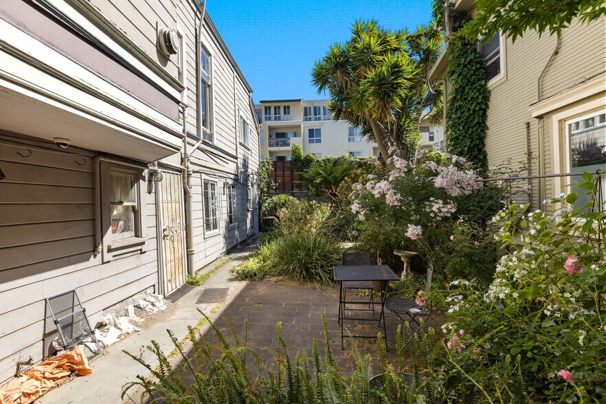 More Photos Of 102 Hamilton Pl, Oakland Multifamily For Sale