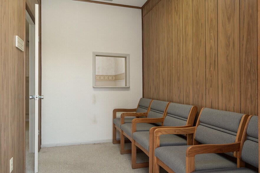 More Photos Of 300 S Line Ave, Inverness Medical For Sale