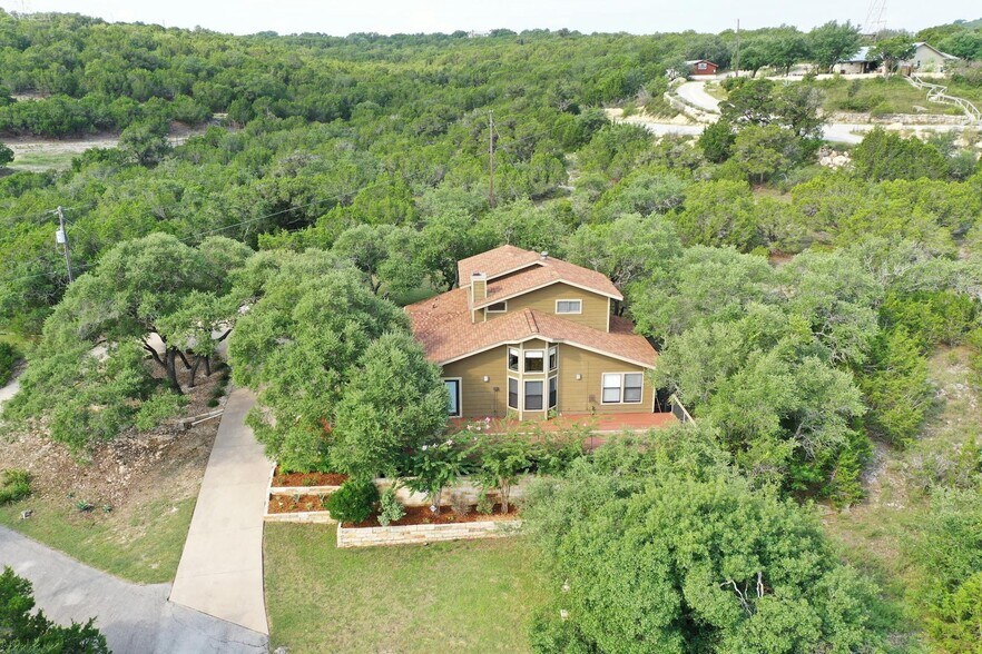 More Photos Of 21201 Kathy Ln, Spicewood Loft Creative Space For Sale
