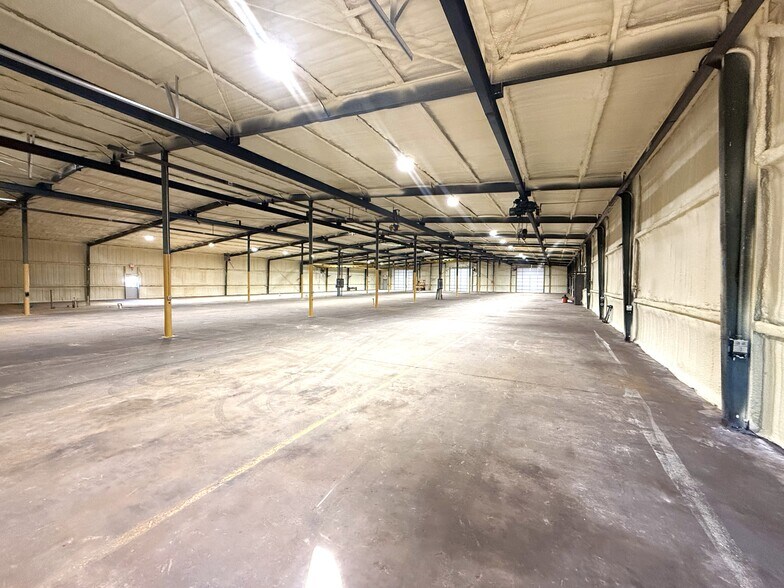 More Photos Of 1570 Parker Ln, Enterprise Warehouse For Lease