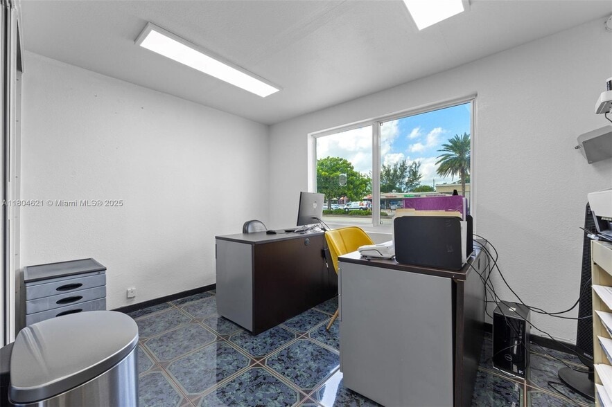 More Photos Of 401 E Oakland Park Blvd, Fort Lauderdale Loft Creative Space For Sale