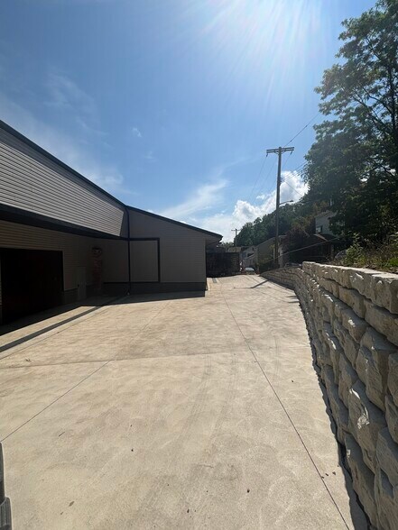 More Photos Of 1430 High St, Pittsburgh Warehouse For Lease