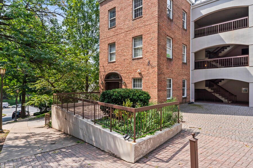 More Photos Of 4600 N Park Ave, Chevy Chase Medical For Sale