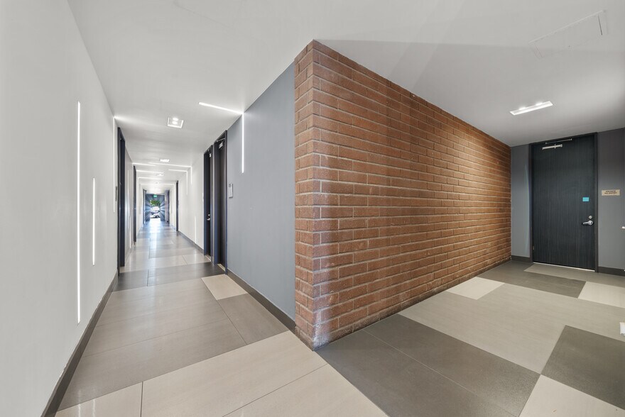 More Photos Of 17835 Ventura Blvd, Encino Office For Lease