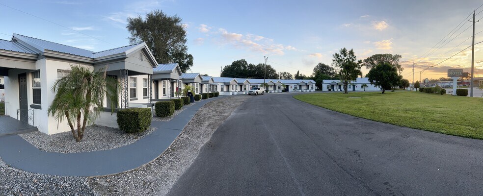 More Photos Of 1702 US 92, Auburndale Hotel For Sale
