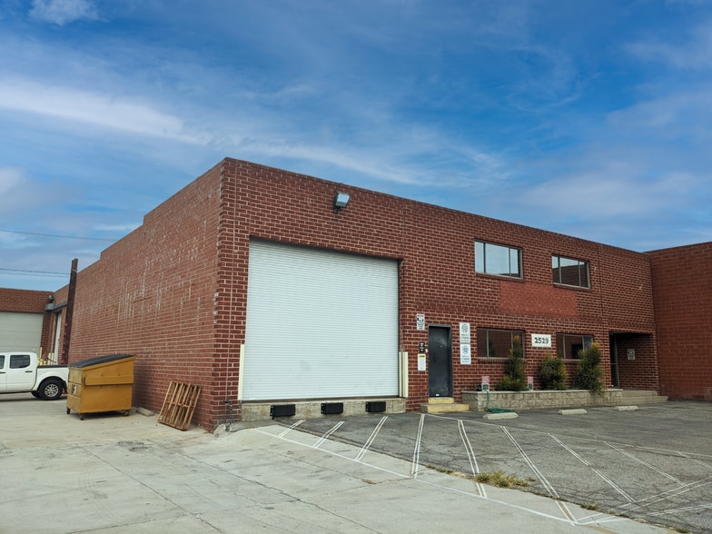 More Photos Of 2523-2529 N Ontario St, Burbank Service For Lease