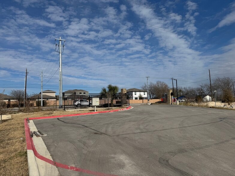 More Photos Of 3127 E Howard Ln, Manor General Retail For Sale